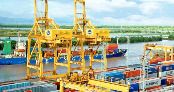 Vì sao giá bốc dỡ container khu vực Hải Phòng thấp nhất cả nước?