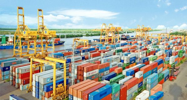 Yêu cầu kiểm soát chặt an toàn container tại cảng biển