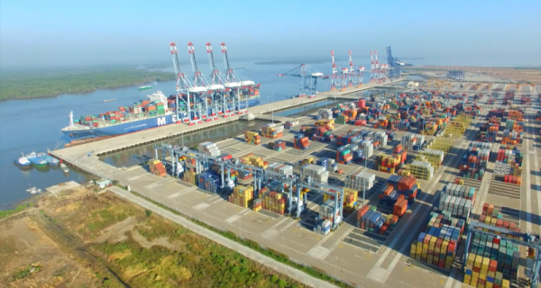Hàng hóa thông qua cảng biển tăng mạnh cuối năm