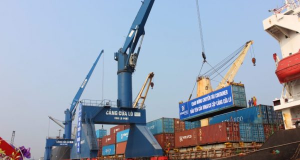 Hàng hóa quá cảnh từ Lào tại cảng biển Nghệ An tăng mạnh