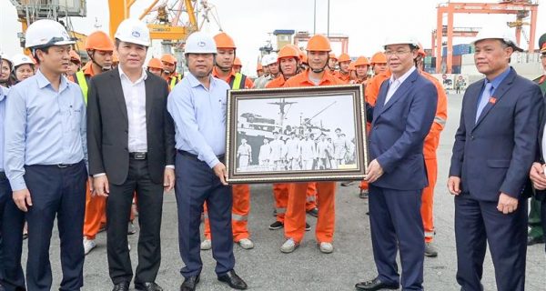 Phó Thủ tướng Chính phủ Vương Đình Huệ thăm Cảng Hải Phòng