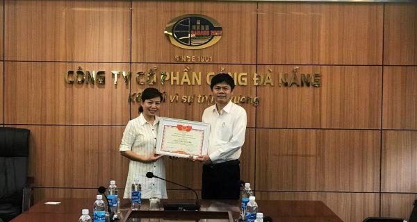 Cảng Đà Nẵng được trao tặng bằng khen của Phòng Thương mại và Công nghiệp Việt Nam