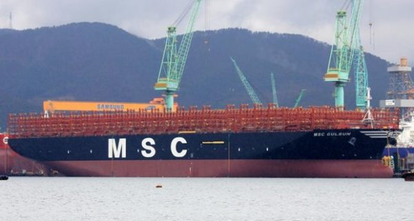 Tàu container trọng tải lớn nhất thế giới ra khơi