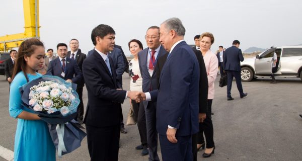 Chủ tịch Hạ viện và đoàn công tác nước Cộng hòa Kazakhstan thăm và làm việc tại Cảng Đà Nẵng