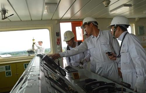 Chủ sử dụng lao động và Công đoàn vận tải biển đồng ý một tháng để đảm bảo thay đổi thuyền viên an toàn