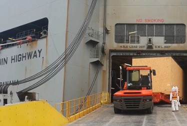Cảng Hải Phòng xếp dỡ an toàn 1.953 xe ô tô tại tàu RO-RO TIANJIN HIGHWAY