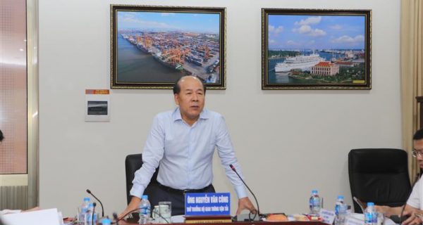 Thứ trưởng Bộ Giao thông vận tải Nguyễn Văn Công làm việc tại Cảng Hải Phòng