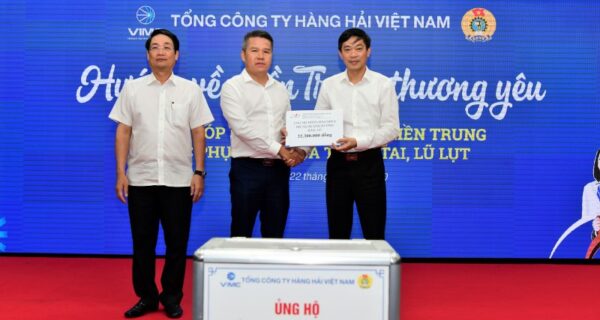 Tổng công ty Hàng hải Việt Nam tổ chức phát động và quyên góp ủng hộ đồng bào miền Trung bị bão, lụt