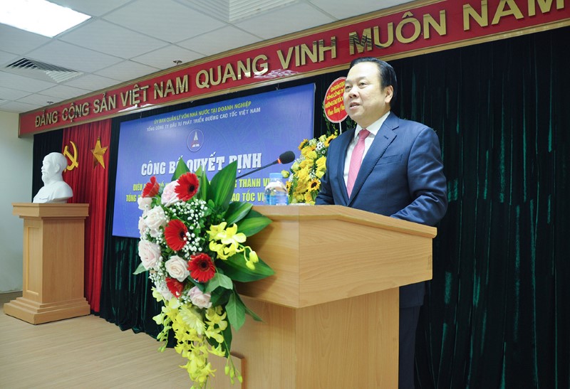 Đồng chí Nguyễn Hoàng Anh phát biểu, giao nhiệm vụ cho tân Chủ tịch Hội đồng thành viên VEC