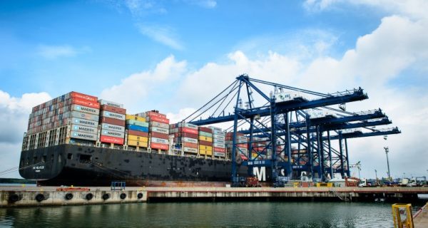 SSIT lập kỷ lục 500.000 TEU sản lượng tàu mẹ cập cảng