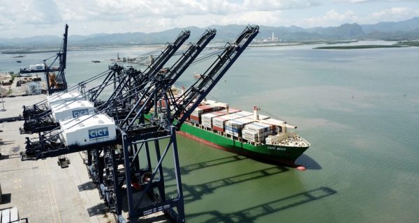 Tàu container hãng tàu lớn nhất thế giới vào làm hàng tại Cảng CICT