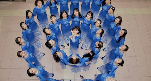 “Mắt biếc” – đạt giải Đặc biệt thi ảnh Phụ nữ Hàng hải – Tự hào áo dài Việt năm