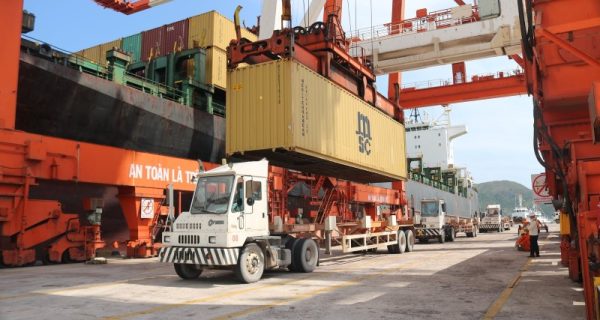 Kiểm soát chặt tải trọng xe tại cảng biển
