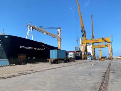 Cua Lo Port receives first international container ship