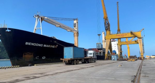 Cua Lo Port receives first international container ship