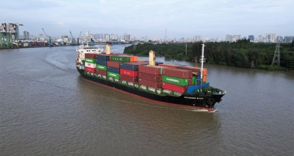 Đề xuất giảm 3 loại phí hàng hải cho đội tàu biển treo cờ Việt Nam