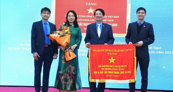 Công đoàn Tổng công ty Hàng hải Việt Nam nhận Cờ Thi đua của Chính phủ