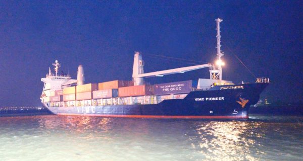 Cảng Cần Thơ tiếp tục đón tàu tải trọng lớn, duy trì ổn định tuyến vận tải container Hải Phòng – Hồ Chí Minh – Cần Thơ