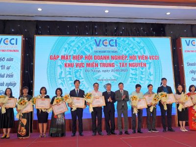 Cảng Đà Nẵng nhận bằng khen từ Chủ tịch VCCI vì đóng góp cho sự phát triển kinh tế khu vực Miền Trung – Tây Nguyên