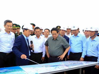 Prime Minister Pham Minh Chinh conducted on-site inspection of seaport projects No. 3, 4, 5 and 6 at Hai Phong International Gateway Port