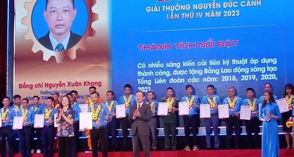 Công nhân lao động tiêu biểu của Cảng Hải Phòng là đại diện duy nhất của VIMC được vinh dự đón nhận Giải thưởng Nguyễn Đức Cảnh lần thứ IV năm 2023
