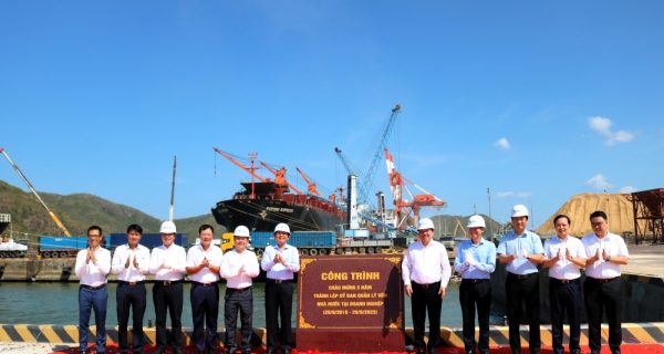 Gắn biển công trình xây dựng nâng cấp bến số 1 Cảng Quy Nhơn – Chào mừng 5 năm thành lập Ủy ban Quản lý vốn nhà nước tại doanh nghiệp