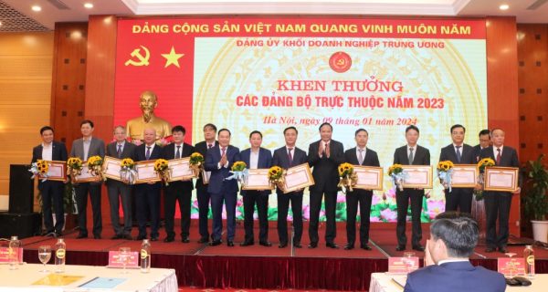 Đảng bộ VIMC được Đảng ủy Khối DNTW tặng Bằng khen vì những thành tích xuất sắc trong lãnh đạo thực hiện nhiệm vụ năm 2023
