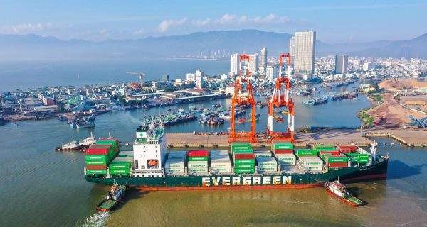 Quy định mới về giá dịch vụ bốc dỡ container cảng biển