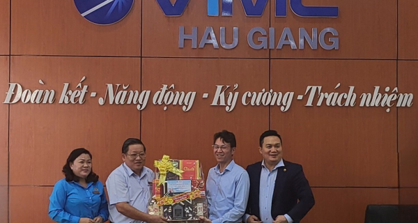 Chủ tịch HĐQT VIMC Lê Anh Sơn thăm, chúc Tết cán bộ, nhân viên cảng biển VIMC tại khu vực Đồng bằng sông Cửu Long