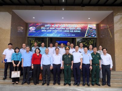 Đoàn giám sát Ủy Ban thường vụ Quốc hội làm việc tại Cảng Đà Nẵng