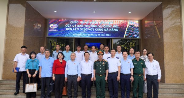 Đoàn giám sát Ủy Ban thường vụ Quốc hội làm việc tại Cảng Đà Nẵng