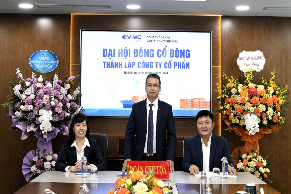 Phó Tổng giám đốc VIMC – Nguyễn Ngọc Ánh, Chủ tọa Đại hội đề nghị các cổ đông cổ đông thảo luận, đóng góp ý kiến đối các nội dung trình tại Đại hội.