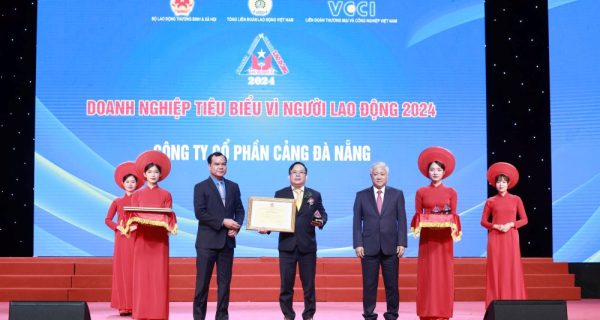 Cảng Hải Phòng và Cảng Đà Nẵng tiếp tục được vinh danh “Doanh nghiệp tiêu biểu vì người lao động năm 2024”