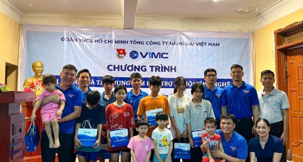 Tuổi trẻ VIMC mang niềm vui tới trẻ em có hoàn cảnh khó khăn nhân dịp Tết Trung thu 2024