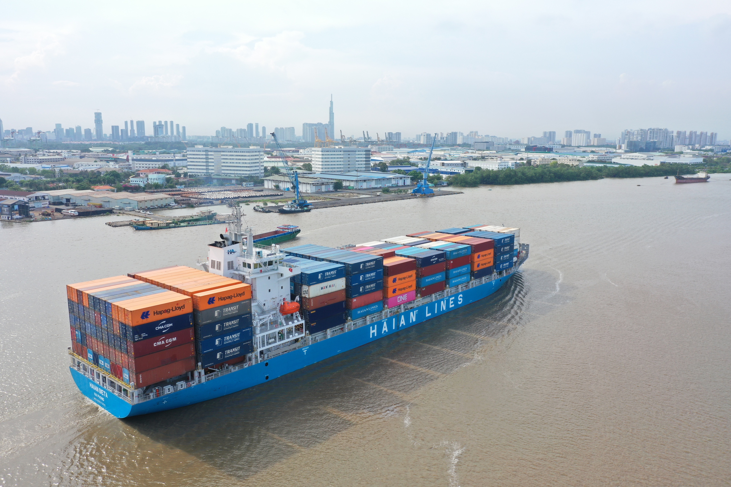 Đội tàu biển Việt Nam đang đứng trước thách thức về “xanh hoá” vận tải biển, giảm phát thải carbon