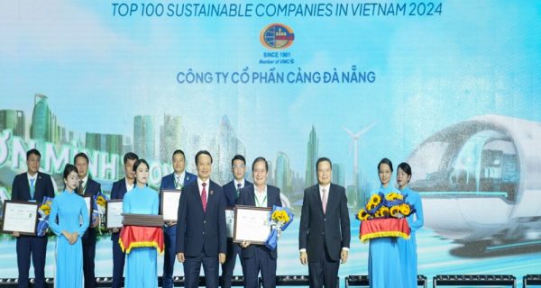 Cảng Đà Nẵng lần thứ 8 liên tiếp vinh dự được trao giải thưởng Doanh nghiệp phát triển bền vững