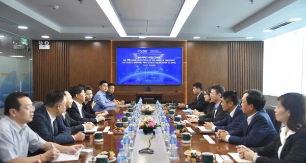 Lãnh đạo tập đoàn COSCO SHIPPING thăm và làm việc với Tổng công ty Hàng hải Việt Nam(VIMC)
