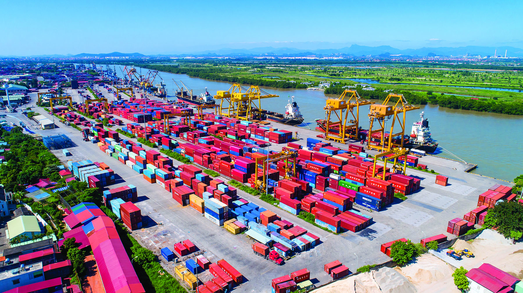 Nâng tầm logistics để làm "bệ đỡ" cho xuất khẩu