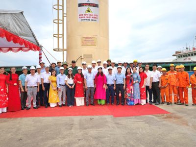 Cảng Nghệ Tĩnh gắn biển công trình tiêu biểu chào mừng Đại hội Đảng bộ và hiện đại hóa hạ tầng cảng biển