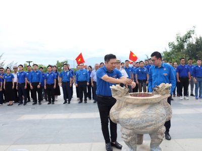 THẾ HỆ TRẺ TƯỞNG NHỚ CHIẾN SỸ GẠC MA