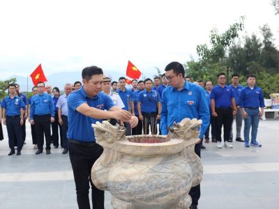 Thế hệ trẻ tưởng nhớ chiến sĩ Gạc Ma