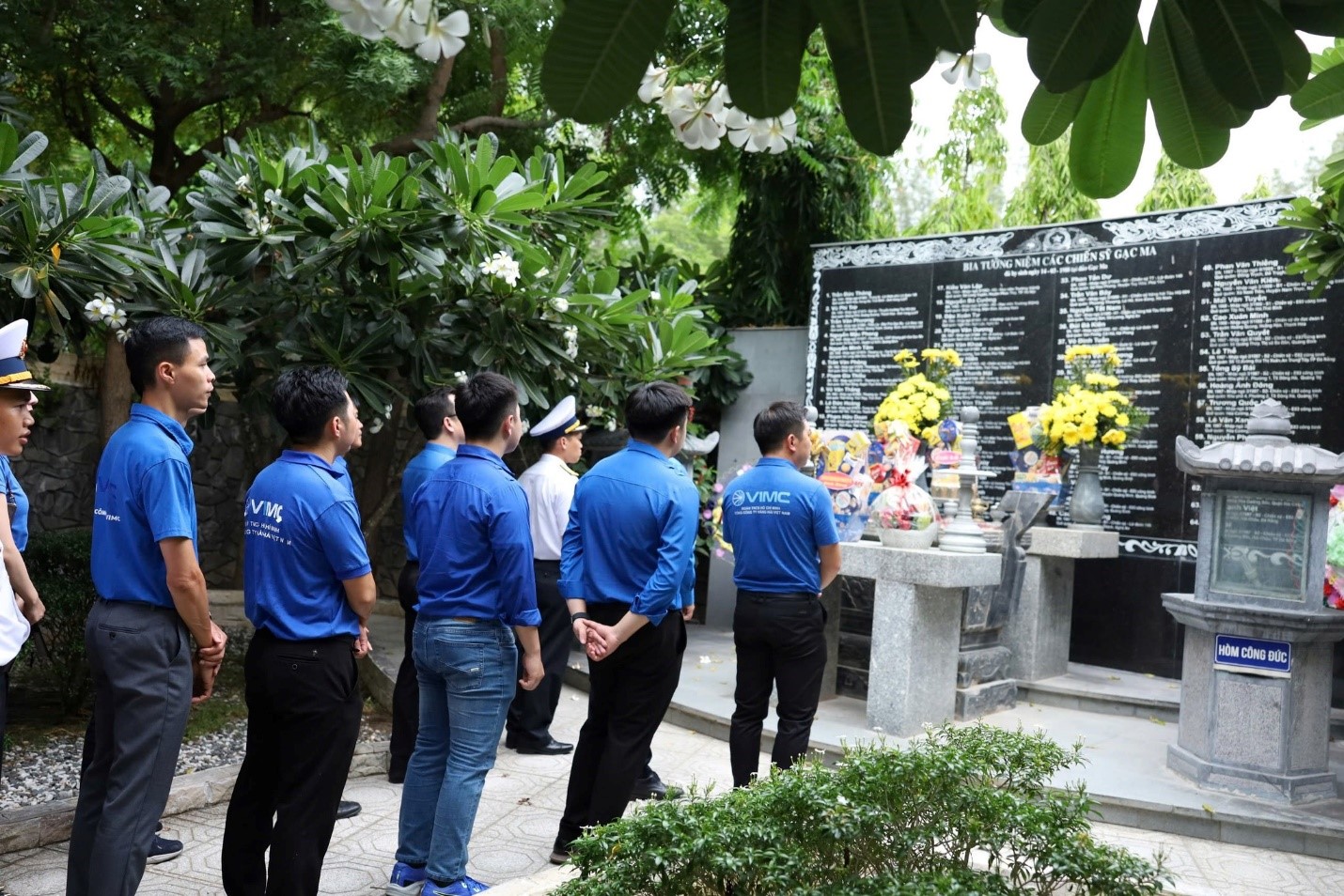 THẾ HỆ TRẺ TƯỞNG NHỚ CHIẾN SỸ GẠC MA