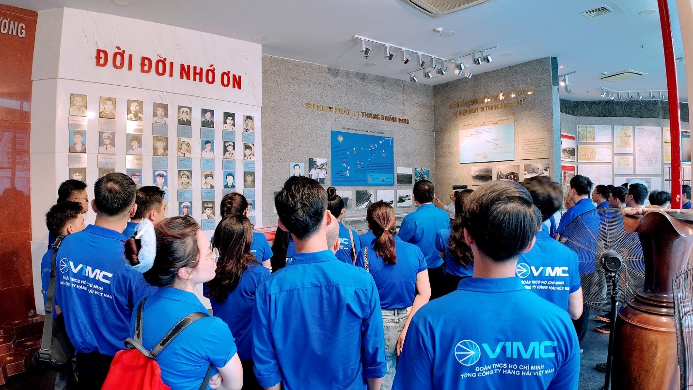 THẾ HỆ TRẺ TƯỞNG NHỚ CHIẾN SỸ GẠC MA