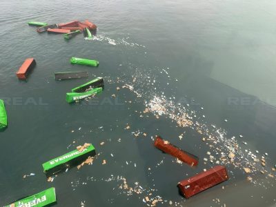 [Tin tức Hàng hải] Hai tàu Evergreen gặp nạn liên tiếp: Hơn 50 container rơi xuống biển