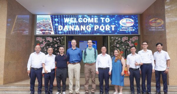 Lực lượng phòng vệ bờ biển Hoa Kỳ thăm và làm việc tại Cảng Đà Nẵng