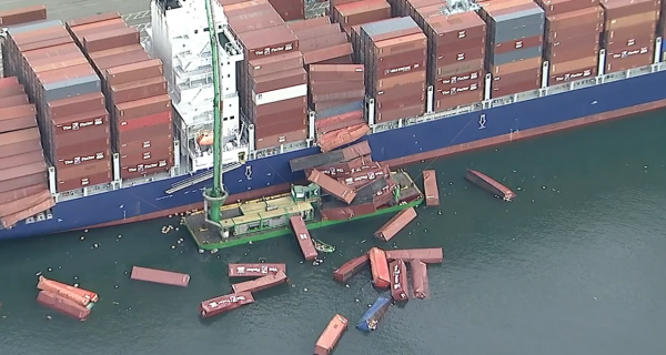 [Tin tức Hàng hải] Hơn 60 container rơi khỏi tàu hàng tại cảng Long Beach (Mỹ)