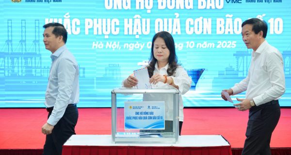 Tổng công ty Hàng hải Việt Nam quyên góp ủng hộ đồng bào khắc phục hậu quả cơn bão số 10