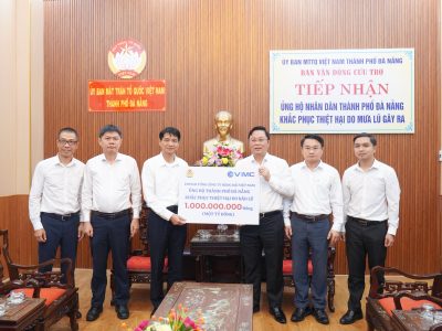 Tổng Công ty Hàng hải Việt Nam và Cảng Đà Nẵng chia sẻ yêu thương với đồng bào Miền Trung ruột thịt