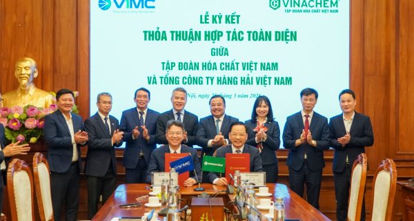 VIMC, Vinachem work together to boost maritime industry