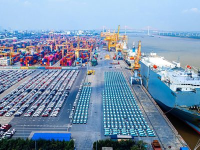 Cảng Tân Vũ lần đầu tiên khai thác đồng thời hai tàu RoRo quy mô lớn